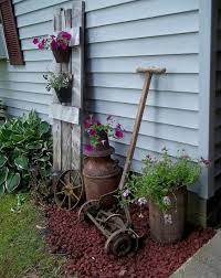 Diy wire spool table from savvy apron. 31 Tricky Ideas For Your Garden Decoration 1001 Gardens Garden Yard Ideas Rustic Garden Decoration Rustic Gardens