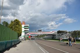 After three long weeks, formula 1 finally returns with the emilia romagna grand prix and it is set to be an entertaining event in imola, italy. Emilia Romagna Grand Prix Preview Timings And Prediction