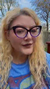 Nude lipstick and blush ombre for a natural look