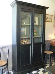 Armoire Vitree Noire Photo De Boutique Nancras 2008 2017 Une Piece A Tiroirs Armoire Vitree Armoire Mobilier De Salon