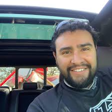 Does anyone else's voice assistant pop up