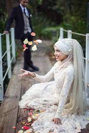 Romantic Couple Portraits A Gown Hand Beaded By The Bride Joann Stokes Photography Mariage Oriental Robe De Mariage Mariees Musulmanes