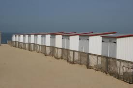 How many people live in the town of knokke? Knokke Heist Cadzand Bad