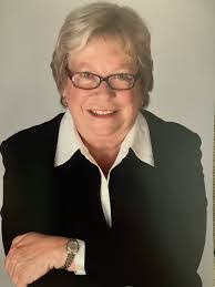 Patricia Collen's Instagram, Twitter & Facebook