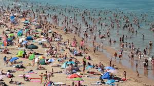 Netherlands coronavirus update with statistics and graphs: Schwimmer Auf Dem Strand In Holland Stock Footage Video Von Shoreline Sunbathing 66850894