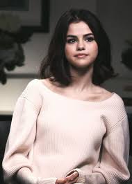 Selena Gomez Omuz Uzunlugunda Sac Kisa Sac Stilleri Unluler