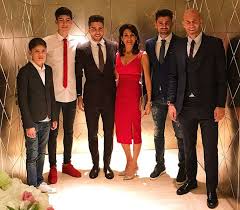 Amid the soccer euphoria, zidane, a devout muslim born to algerian immigrants, was also embraced as an ethnic unifier. Dezember Klub Wm Weihnachten Urlaub Real Total