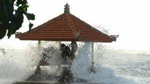 Pernah bermimpi tentang gelombang besar di pantai atau laut? Arti Mimpi Tentang Air Masuk Rumah Air Laut Masuk Rumah Pertanda Buruk Tribun Bali
