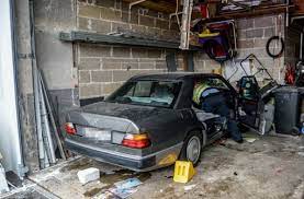 Our mechanical mentors give kids confidence in the basic skills they build. Unfall In Hochdorf Mann Kracht Mit Seinem Mercedes In Garage Esslingen Stuttgarter Nachrichten