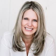 Amy Voss's Instagram, Twitter & Facebook