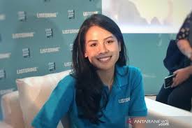 Maudy menyelesaikan pendidikan magister di dua jurusan, administrasi bisnis dan bidang pendidikan. Maudy Ayunda Akhirnya Pilih Stanford Antara News