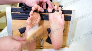 雪姨足枷tk: Cam, Lesbian & Foot Fetish Porn - SpankBang