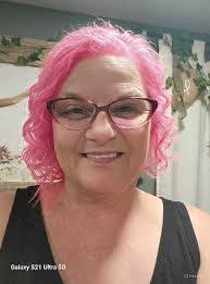 Janet Peckham's Instagram, Twitter & Facebook