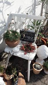 Decorative Garden Scene With Old Chair Mit Altem Stuhl Dekorierte Gartenecke Garten Deko Garten Deko Ideen Gartenecke