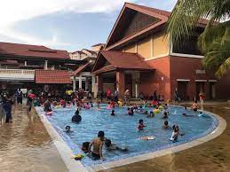 Ia kini menjadi pusat pelancongan terkenal di kl dan telah menarik ramai pelancong. Ramai Berkunjung Ke Kolam Renang Perbadanan Putrajaya Facebook