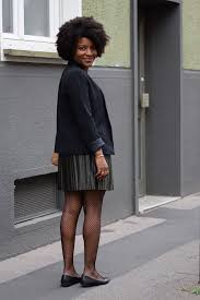 Les jeunes filles peuvent compter sur les vestes et pulls pour se tenir au chaud et sur nos robes et jupes et tenues de fêtes pour être chics. Porter Une Jupe Plissee Courte Irisee Au Bureau Deadlines Dresses