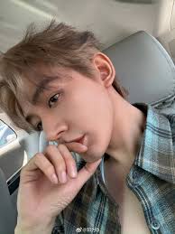 Selfie with catto. More please