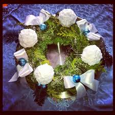 Couronne de l avant a fabriquer. Deco Bricolage Loisirs Creatifs Fabriquer Une Couronne De L Avent Avec Des Bougies Pour L Avent Noel Als Couronne De L Avent Noel En Alsace Couronne Noel