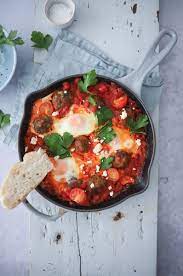 Schakschuka kann nicht nur mit gemüse, sondern auch mit rinderhack und feta zubereitet werden. Hackballchen Shakshuka Rezept Zucker Zimt Und Liebe