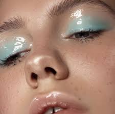 Summer 2020 Glossy Makeup Trend Glossy Makeup Summer Trend Editorial Make Up Kreatives Makeup Beauty Make Up
