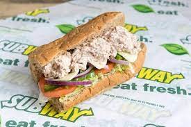 Pop open a can of tuna, mix in a dollop of mayonnaise, add seasoning, and voila! What Ingredients Are In A Subway Tuna Sandwich