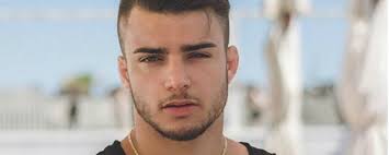 E un carré morbido che poggia sulle spalle Grande Fratello Vip 2018 Fabio Basile Mi Diedero 3 Giorni Di Vita Tvzap