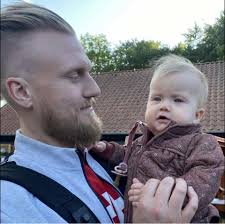 Ond C63 AMG Black Series 😈 Det røde bæst leverer hele 517 hestekræfter, en  møg hidsig undervogn og et højlydt tordenskrald fra udstødningen 💪🌩