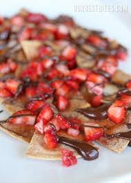 Strawberry Chocolate Nachos Sounds Amazing Chocolate Desserts Desserts How Sweet Eats Eat Dessert