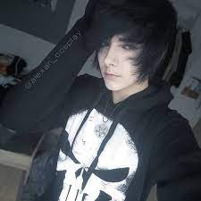 Feathery emo haircut with textured front bangs screams out the cool personality of the guys. 36 Emo Scene Alt Boys Ideas In 2021 Emo Scene Alt Boys Emo