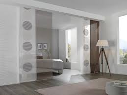 Weisser Flachenvorhang Aus Textil Transparente Eleganz Fur Zuhause Flachenvorhang Vorhange Vorhang Gestaltung