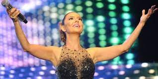 Ebru gündeş kıyafetleri 150 ile 2 bin lira arası fiyatlara satılıyor. Ebru Gundes Internette Eski Sahne Kiyafetlerini Satiyor