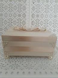 Caixa De Mdf Decorada Com Renda E Pérola Caixa Mdf Com Fita De Gorgurao E Cetim Champanhe Laco Gorgurao E Cetim Champanhe Com Meia Perolas E Stras Caixa Mdf Caixa De Mdf Personalizada Decoracao Caixa