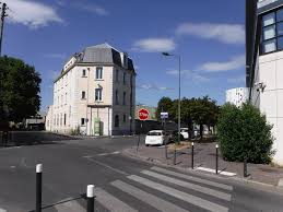 » je pense que vous connaissez tous cette célèbre phrase ! Category Rue De La Montjoie Saint Denis Seine Saint Denis Wikimedia Commons