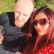 Any cake people that will be able to fix a cake today? It's a 2nd birthday  tomorrow and it's fell over in the car