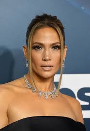 Don't be fooled by the rocks that she got. Jennifer Lopez At The 2020 Sag Awards These 2020 Sag Awards Beauty Looks Have Us Seeing Stars Literally Popsugar Beauty Middle East Photo 41