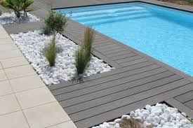 Plage De Piscine Et Galets France Jardin Terrasse Maison Http Www M Ha Piscine Amenagement Paysager Piscine Et Jardin Amenagement Jardin Terrasse Piscine