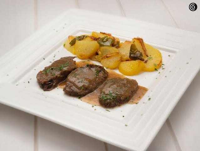Carrilleras de ternera con patatas a lo pobre