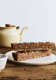 Barres Tendres A L Avoine Au Chocolat Au Beurre D Arachide Croquant Trois Fois Par Jour Recipe Desserts Food Dessert Recipes
