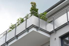 Welcher sichtschutz eignet sich für den balkon? Balkon Sichtschutz Von Der Markise Bis Zur Rankpflanze Blauarbeit