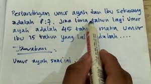 Perbadingan umurcontoh soal 1:perbadingan umur ayah dan andi adalah 5:2. Pembahasan Soal Matematika Perbandingan Umur Youtube