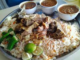 Tumis halia, bawang putih + merah yang dikisar dengan rempah kabsah.masukkan air ikut sukatan beras 4 cawan digandakan jadi 8 cawan. Sedapnya Nasi Mandy Kambing Dari Dapur Kak Tie