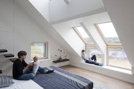 Ein Schoner Ausblick Vom Bett Aus Dank Der Velux Dachfenster Dachfenster Schlafzimmer Im Dachgeschoss Dachschrage Fenster