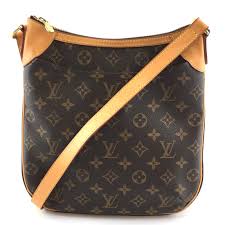 A slim but spacious crossbody, the louis vuitton odeon is loved by many because it can carry just about everything without becoming too heavy. Louis Vuitton Louis Vuitton Odeon Pm Monogramm Leinwand Handtaschen Leder Braun Ref 213517 Joli Closet