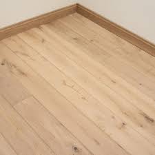 epingle sur parquet