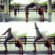 Urdhva Dhanurasana Chakrasana Wheel Pose Variation Yogalife Yogalove Yogaart Yogaposition Yogafreedom Wheel Pose Yoga Poses Yoga Positions Yoga Life
