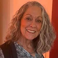 Dee Robbins's Instagram, Twitter & Facebook