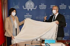 Mansur yavaş eşi nurten yavaş ile bir akrabasının aracılığı ile tanışmış. O Xrhsths Mansur Yavas Sto Twitter Ab Delegasyonu Baskani Olarak Atanan Buyukelci Nikolaus Meyer Landrut Ve Esi Brigitte Meyer Landrut U Belediyemizde Agirladik Kendilerine Nazik Ziyaretleri Icin Tesekkur Ediyor Yeni Gorevinin Hayirli Olmasini