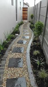 30 Unusual Yard Decor Ideas To Inspire And Copy Home Decor Design Side Yard Landscaping Small Backyard Landscaping Small Patio Garden