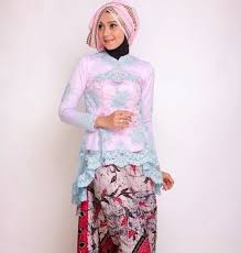 Hasil gambar untuk contoh baju kebaya kombinasi batik