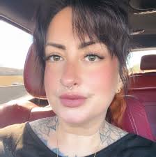 I am convinced only girls with good paying jobs DON'T have their nails done  💅